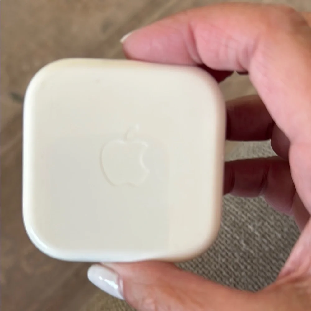 NIB Apple White Wired Earbuds with Case